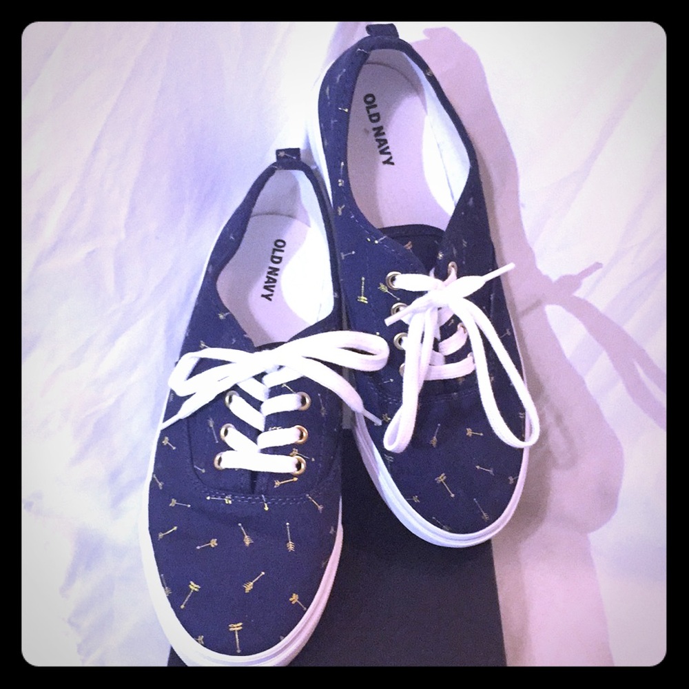 Old navy -navy arrow canvas sneakers size 5